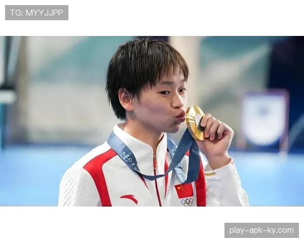 全红婵手里拎着代言合同回村,脚上还是那双旧拖鞋,村口大妈看着都愣住了 全红婵手里拎着代言合同回村,脚上还是那双旧拖鞋,村口大妈看着都愣住了